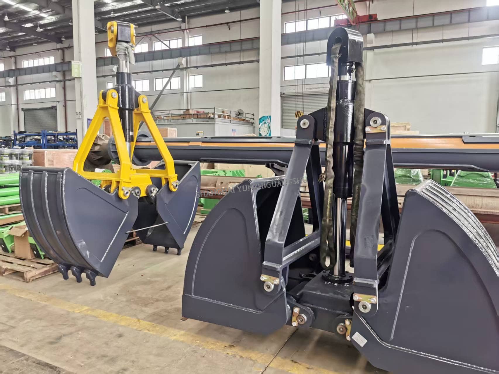 clamshell bucket of the telescopic arm telescopic arm KM260 has the clamshell bucket