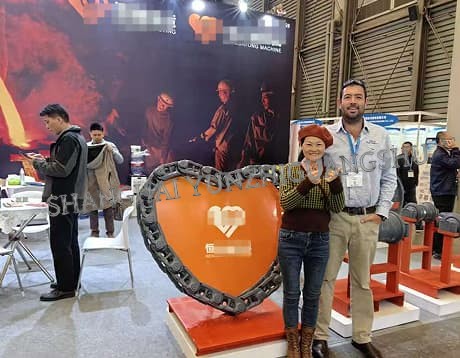 O reuniune călduroasă cu clienții noștri globali la expoziție